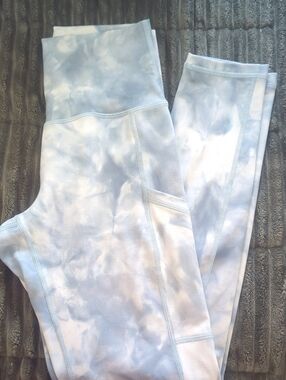 aerie The Hugger Light Blue Tie-Dye Active High Rise Leggings